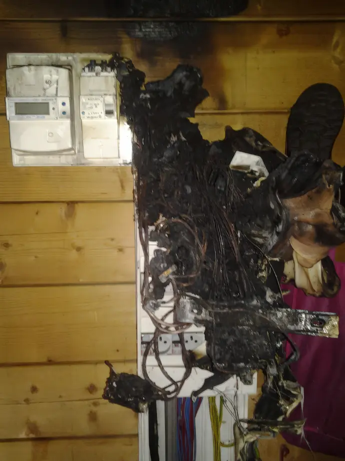 Tableau électrique en feu avant rénovation